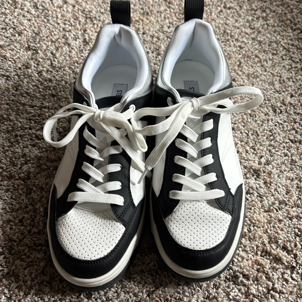 Steve Madden Renigade Sneakers Leather Low Top Black & White Colorblock Size 9